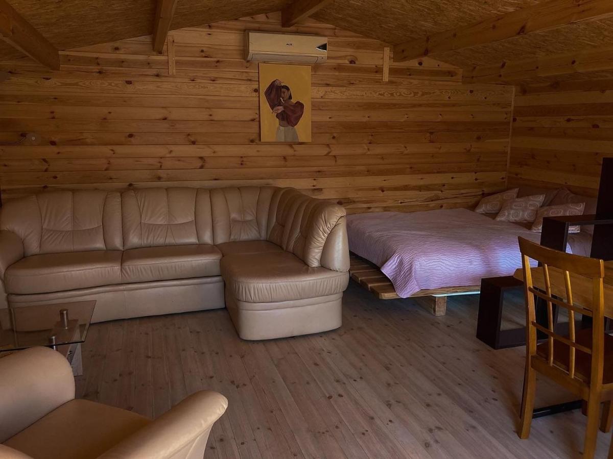 Krāslava Starp Debesim Un Zemi旅馆 外观 照片